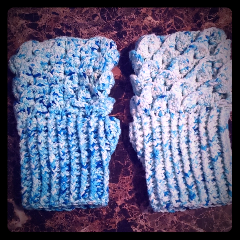 Fingerless gloves